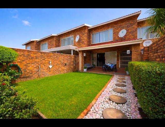 2 BEDROOM TOWNHOUSE FOR SALE IN BRACKENHURST